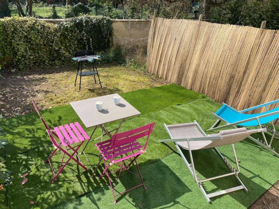 Appartement Cosy Avec Jardin Privatif Et Garage Fontainebleau Exterior foto